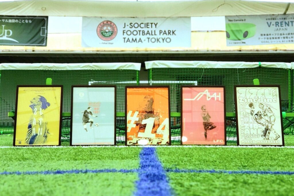 グランドで撮影されたサージェントペーパー、フットボールシリーズのアートポスター